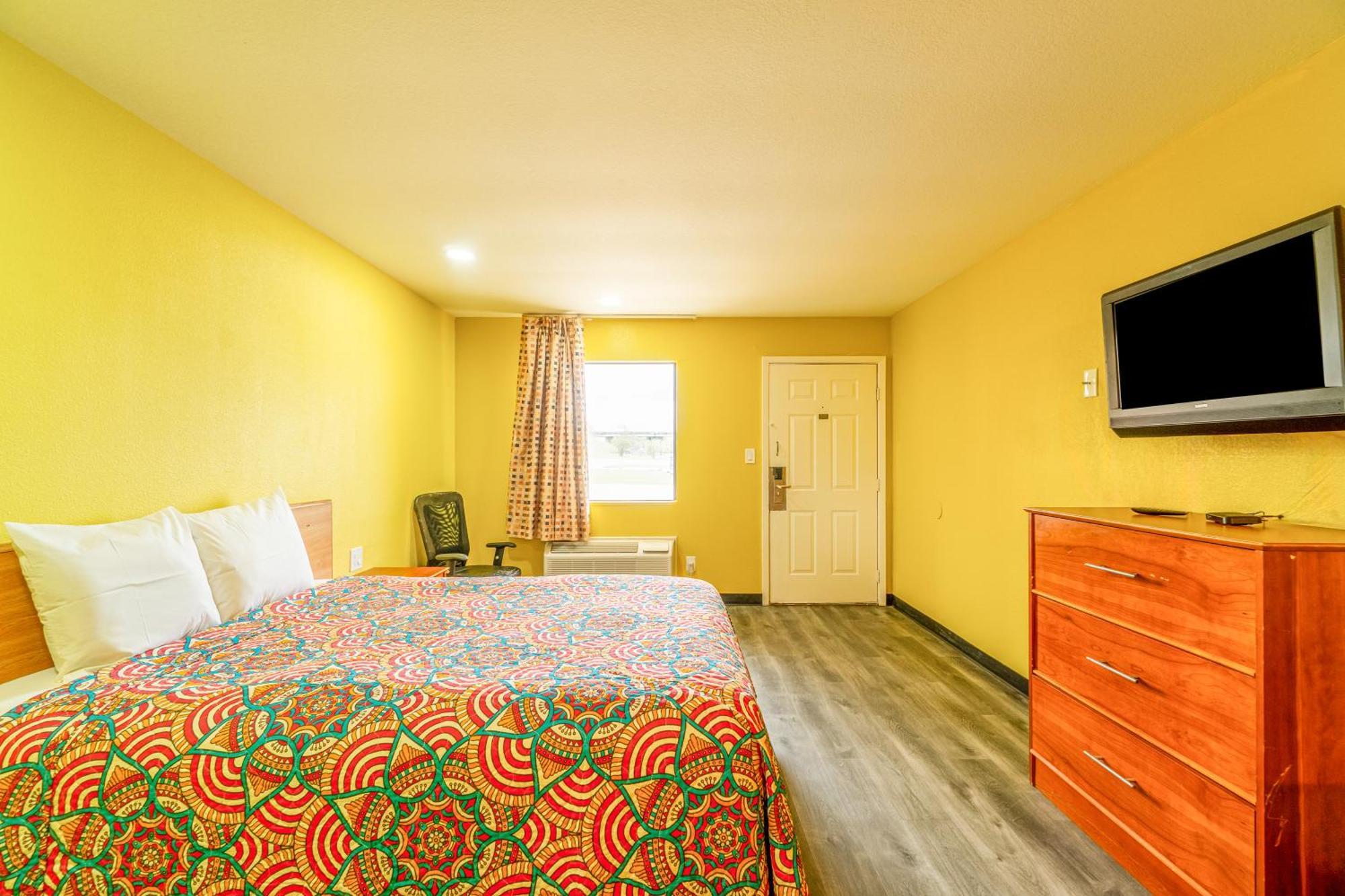 Regency Inn By Oyo Rockdale Tx Exterior foto